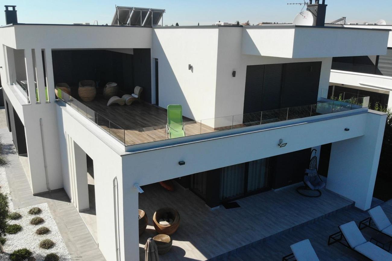 Villa Ula In Pula With Heated Pool And Sauna エクステリア 写真