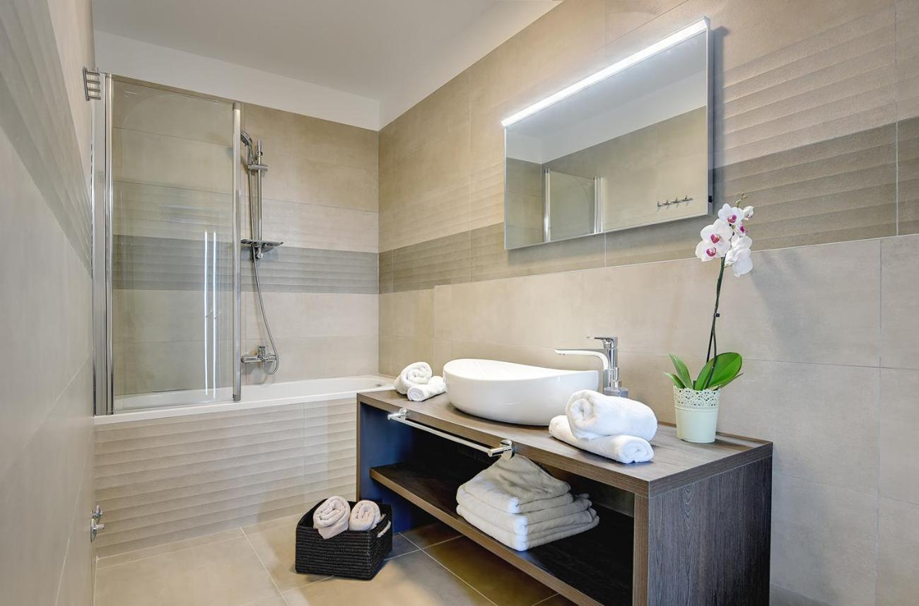 Villa Ula In Pula With Heated Pool And Sauna エクステリア 写真