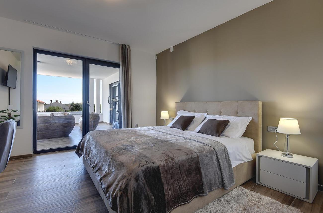 Villa Ula In Pula With Heated Pool And Sauna エクステリア 写真