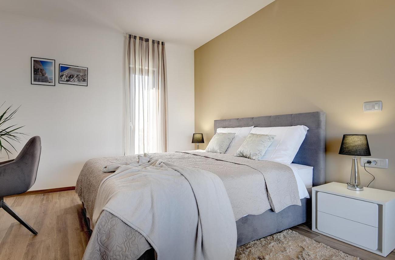 Villa Ula In Pula With Heated Pool And Sauna エクステリア 写真