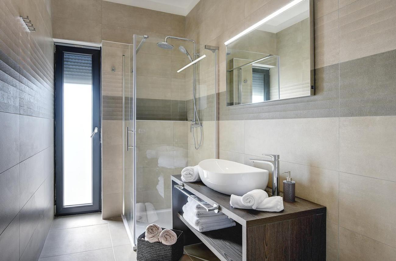 Villa Ula In Pula With Heated Pool And Sauna エクステリア 写真