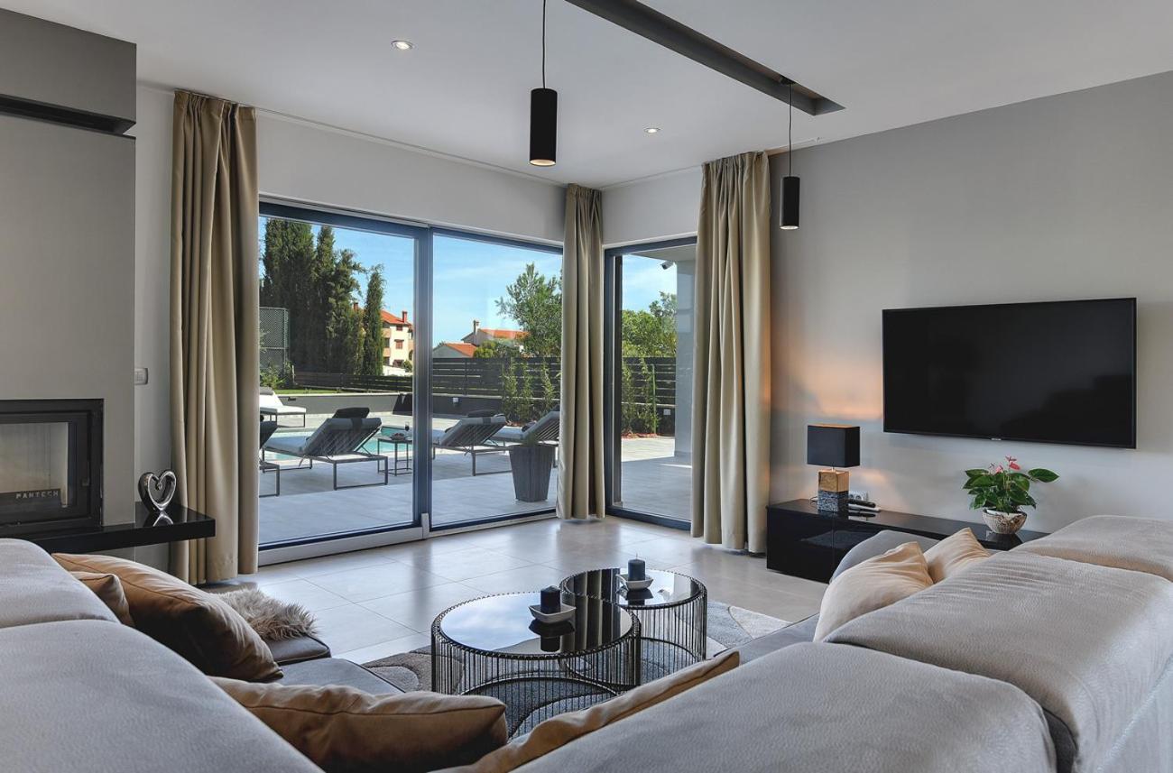Villa Ula In Pula With Heated Pool And Sauna エクステリア 写真