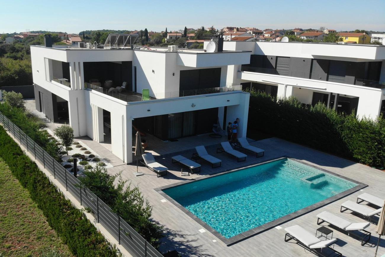 Villa Ula In Pula With Heated Pool And Sauna エクステリア 写真