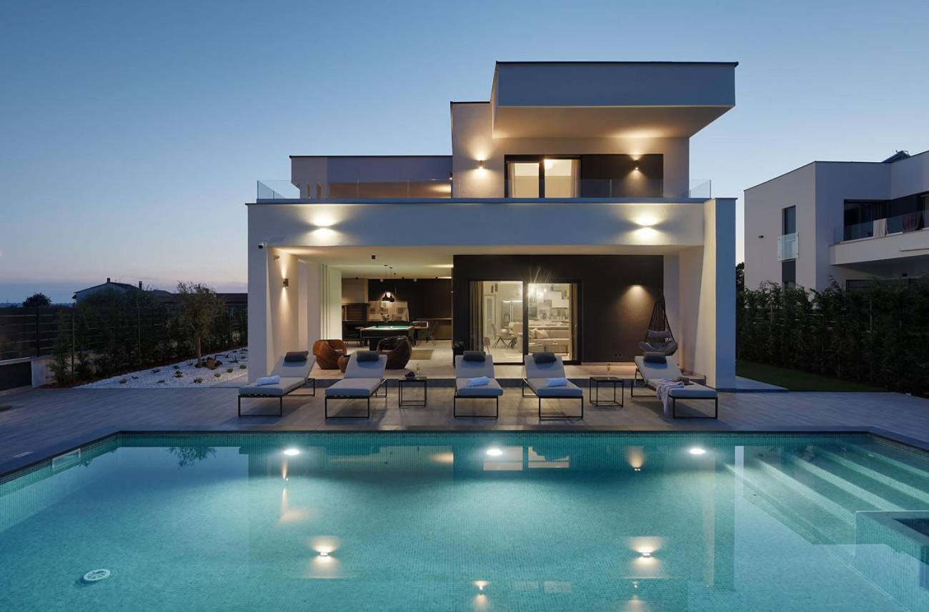 Villa Ula In Pula With Heated Pool And Sauna エクステリア 写真