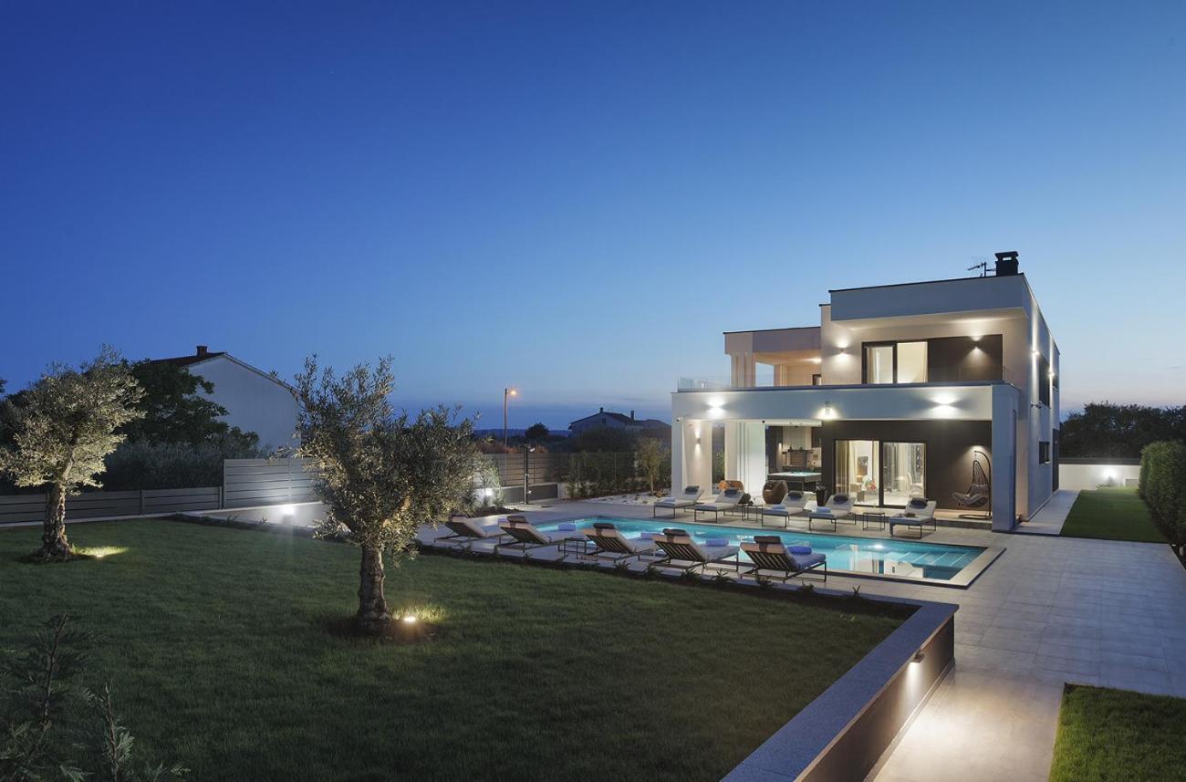Villa Ula In Pula With Heated Pool And Sauna エクステリア 写真