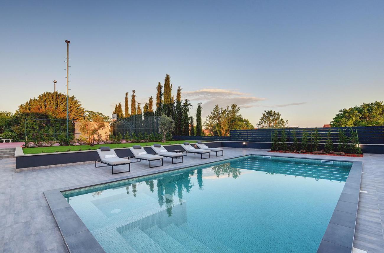 Villa Ula In Pula With Heated Pool And Sauna エクステリア 写真