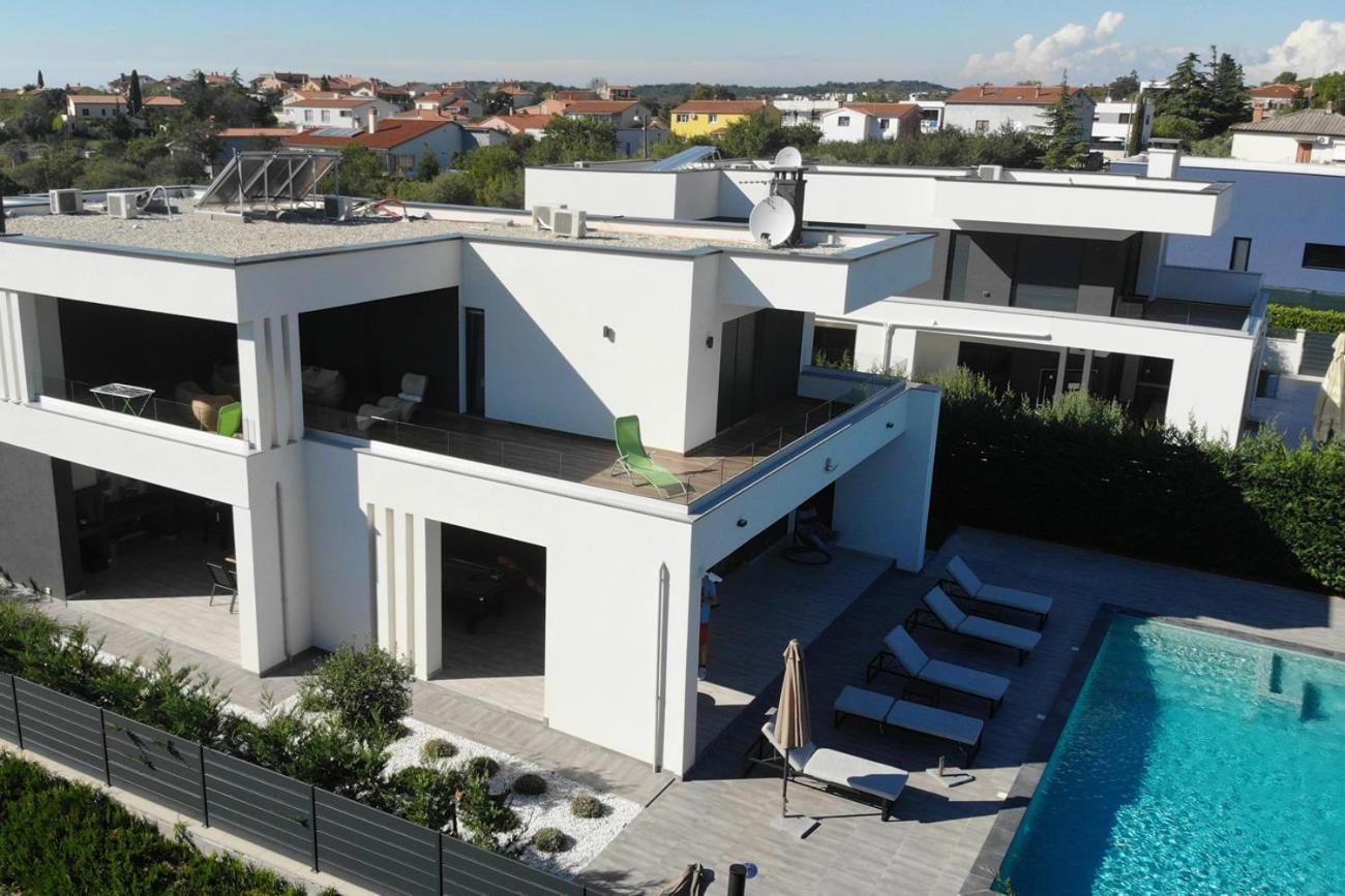 Villa Ula In Pula With Heated Pool And Sauna エクステリア 写真